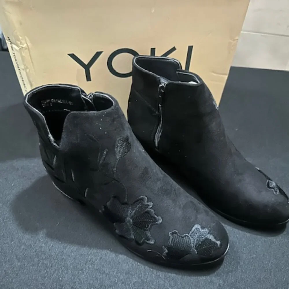 Black Embroidery Block Heel Bootie   7914 - Picture 2 of 9